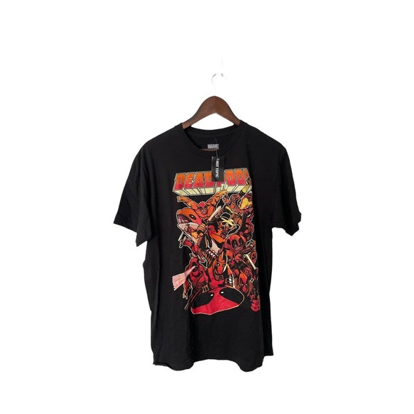 NWT HOT TOPIC DEADPOOL SO MANY GRAPHIC PRINT COMIC T SHIRT size large - Picture 1 of 2